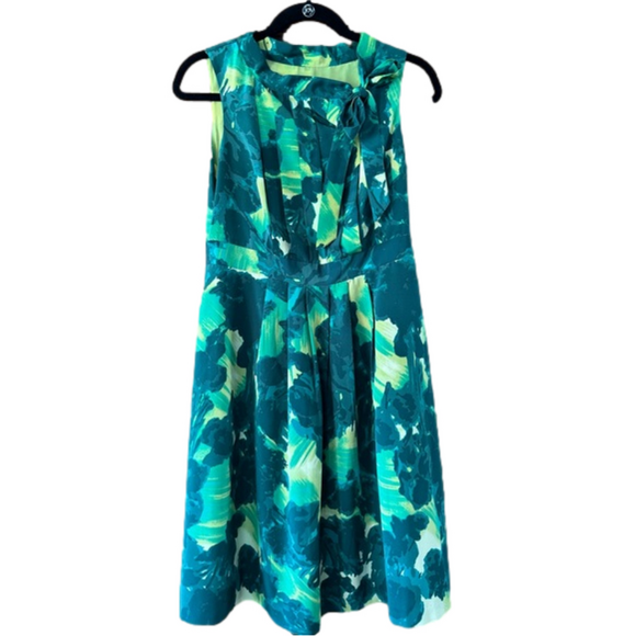 Merona Dresses & Skirts - Merano beautiful green dress- Size 6